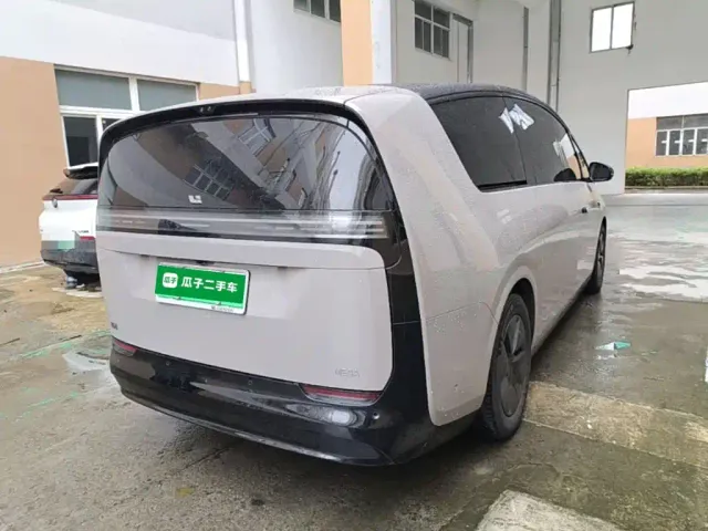 Li Auto MEGA — Фото автомобиля 6