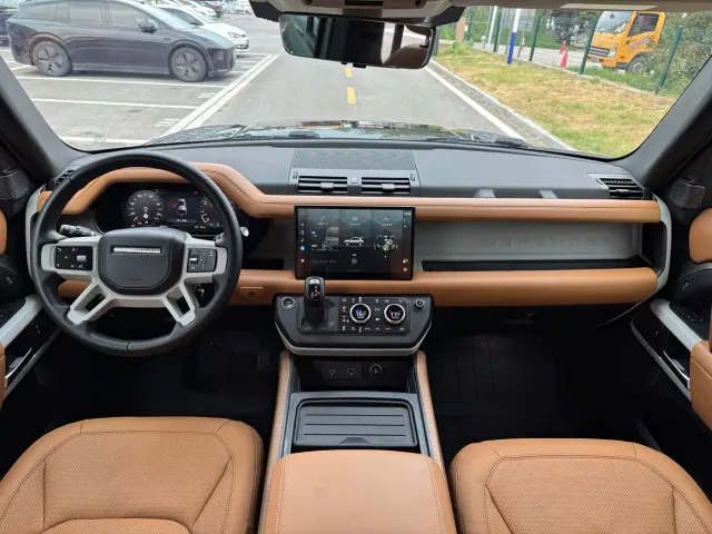 Land Rover Defender — Фото автомобиля 11