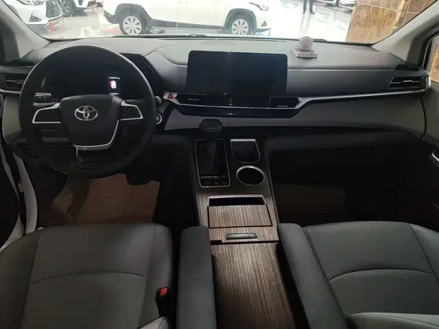 Toyota Granvia — Фото автомобиля 9