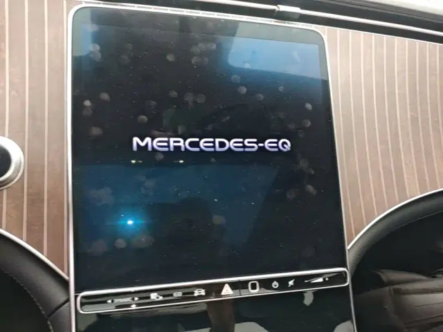 Mercedes-Benz EQE — Фото автомобиля 12