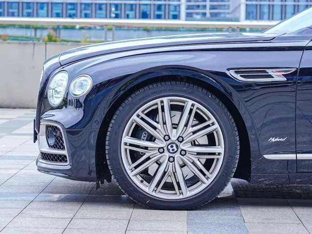 Bentley Flying Spur — Фото автомобиля 25