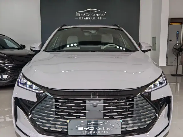 BYD Tang — Фото автомобиля 10