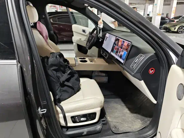 Li Auto L8 — Фото автомобиля 8