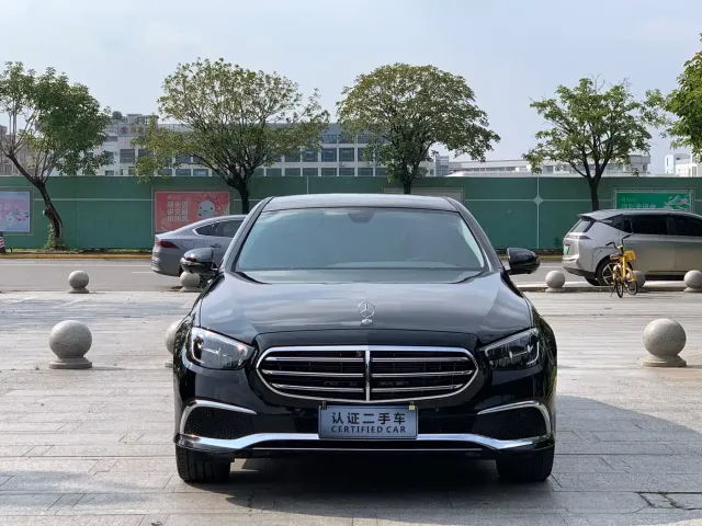 Mercedes-Benz E-Class — Фото автомобиля 2