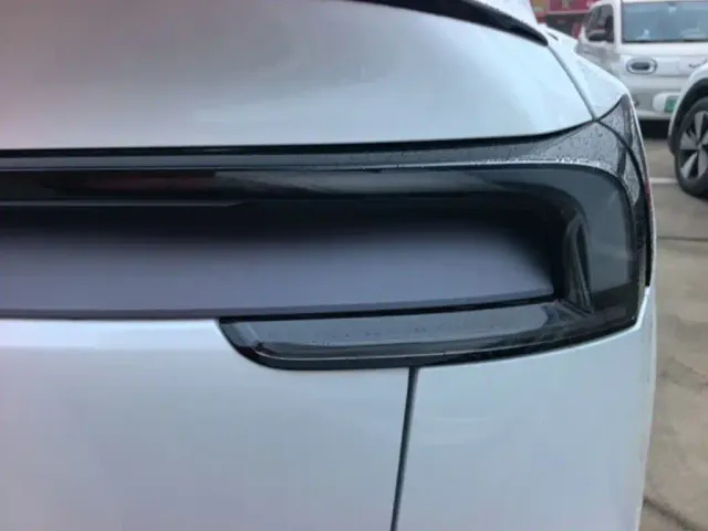 Tesla Model Y L — Фото автомобиля 7