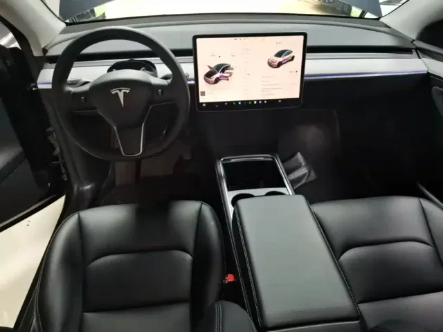 Tesla Model Y — Фото автомобиля 9