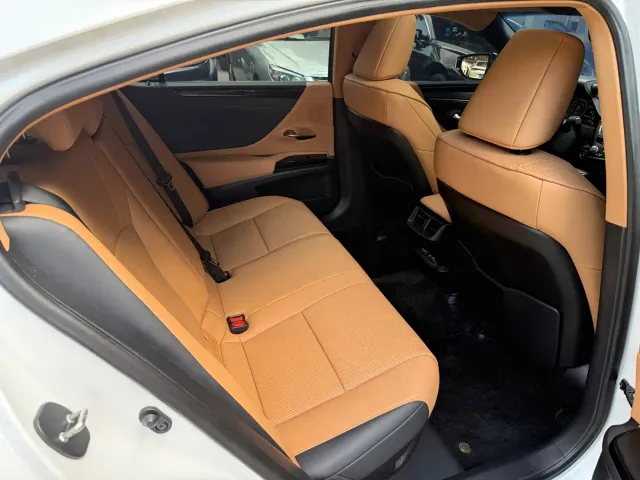 Lexus ES — Фото автомобиля 10