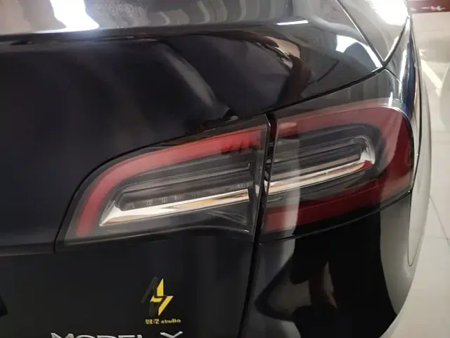 Tesla Model Y — Фото автомобиля 7