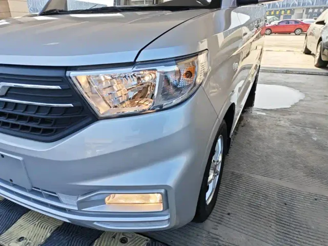 Wuling Hongguang V — Фото автомобиля 22