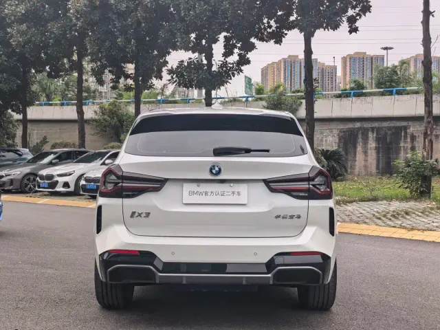 BMW iX3 — Фото автомобиля 16