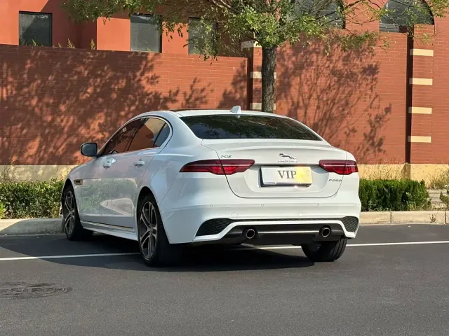 Jaguar XEL — Фото автомобиля 8