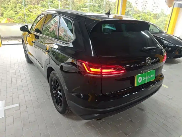 Volkswagen Touareg — Фото автомобиля 4
