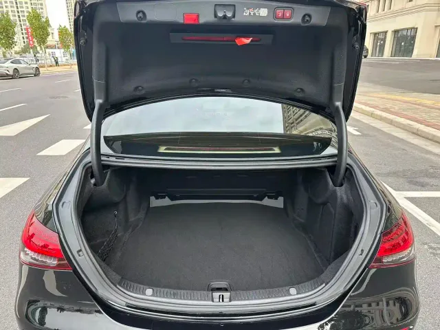 Mercedes-Benz E-Class — Фото автомобиля 8