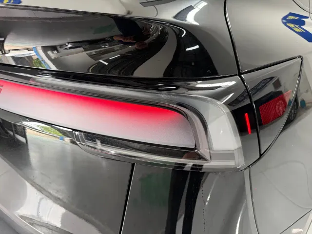 Tesla Model Y — Фото автомобиля 19