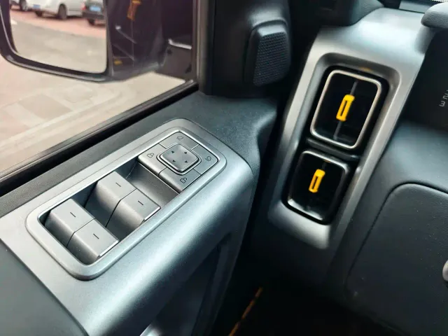 iCAR V23 — Фото автомобиля 16