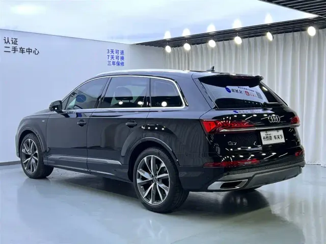 Audi Q7 — Фото автомобиля 4
