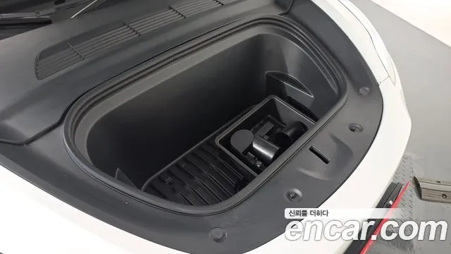 Tesla Model Y — Фото автомобиля 5