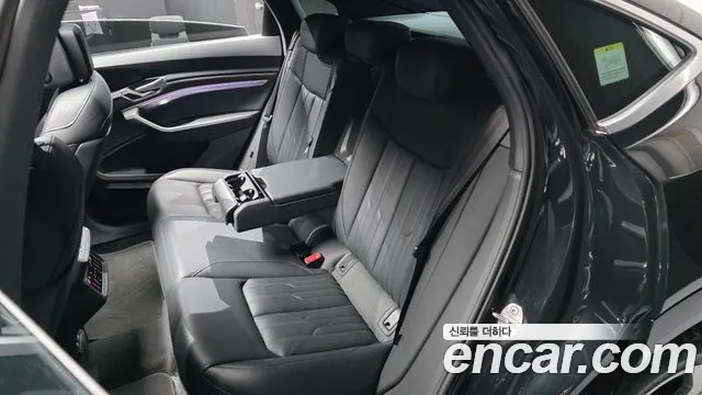Audi e-tron — Фото автомобиля 11