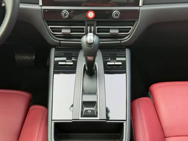 Porsche Macan — Фото автомобиля 12