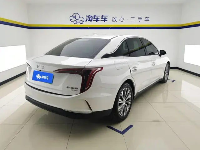 Hongqi E-QM5 — Фото автомобиля 3