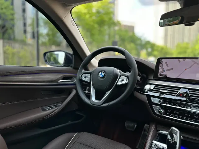 BMW 5 Series — Фото автомобиля 18