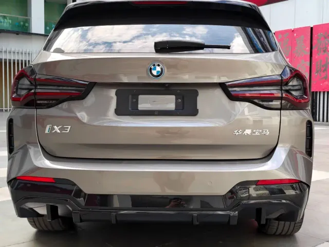 BMW iX3 — Фото автомобиля 6