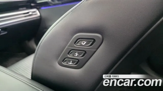 Hyundai Grandeur Grandeur (GN7) 2.5 Бензин 2WD — Фото автомобиля 28