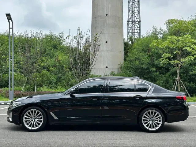 BMW 5 Series — Фото автомобиля 8