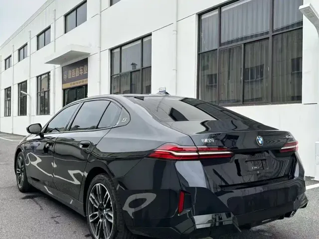 BMW 5 Series — Фото автомобиля 4