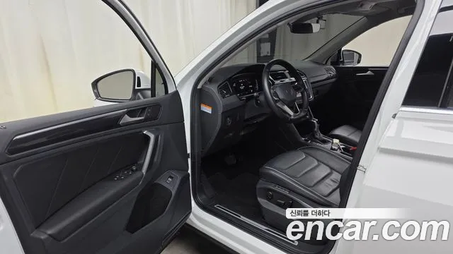 Volkswagen Tiguan Tiguan 2 поколение 2.0 TDI Premium — Фото автомобиля 10