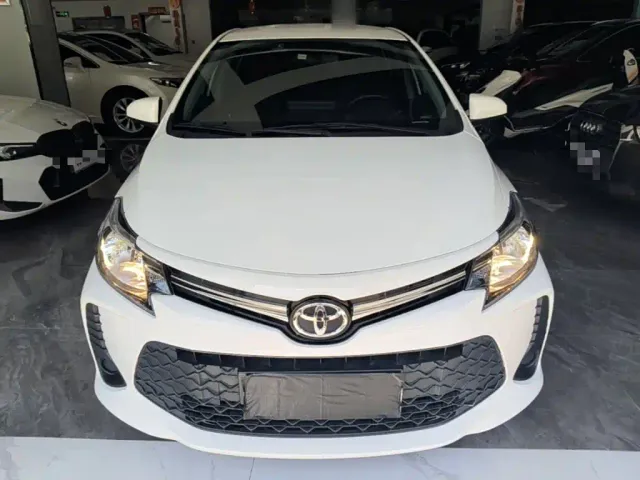 Toyota Vios FS — Фото автомобиля 2