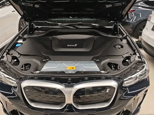 BMW iX3 — Фото автомобиля 19