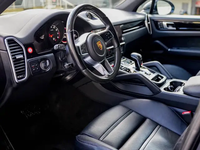 Porsche Cayenne — Фото автомобиля 10