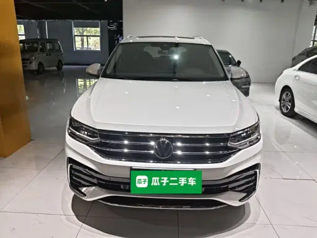 Volkswagen Tiguan L — Фото автомобиля 2