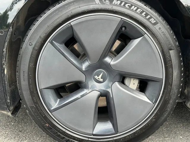 Tesla Model 3 — Фото автомобиля 14