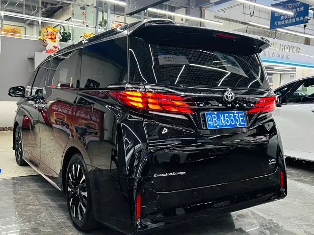 Toyota Alphard — Фото автомобиля 5