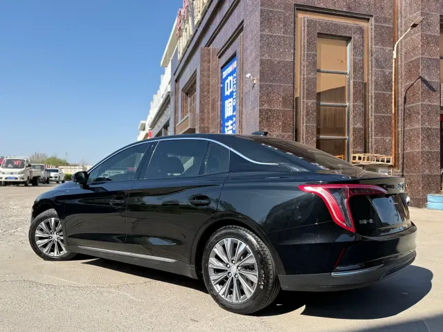 Hongqi E-QM5 — Фото автомобиля 4