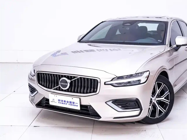 Volvo S60 — Фото автомобиля 3