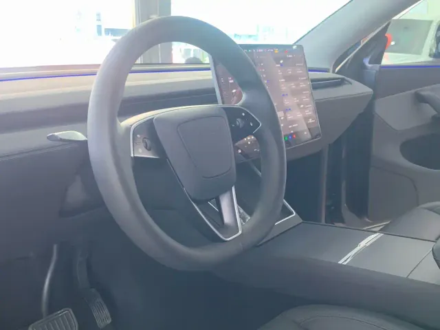 Tesla Model Y — Фото автомобиля 8
