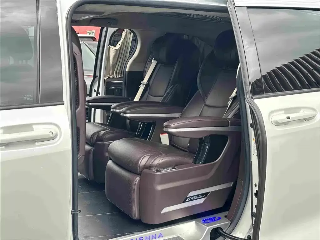 Toyota Toyota Sienna 2021 2.5L Hybrid Comfort Edition — Фото автомобиля 15