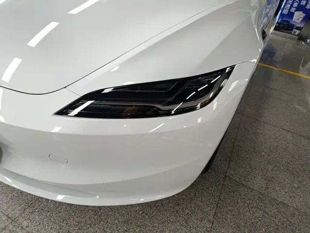 Tesla Model 3 — Фото автомобиля 23