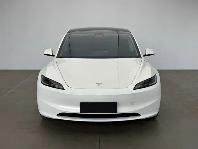 Tesla Model 3 — Фото автомобиля 2