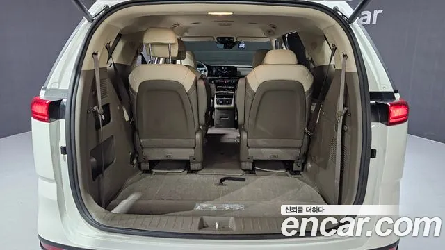 Kia Carnival Generation 4 — Фото автомобиля 26