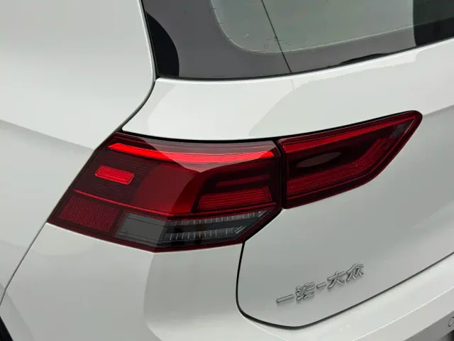 Volkswagen Golf — Фото автомобиля 12
