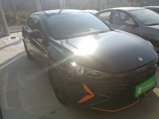 Dongfeng Yixuan — Фото автомобиля 3