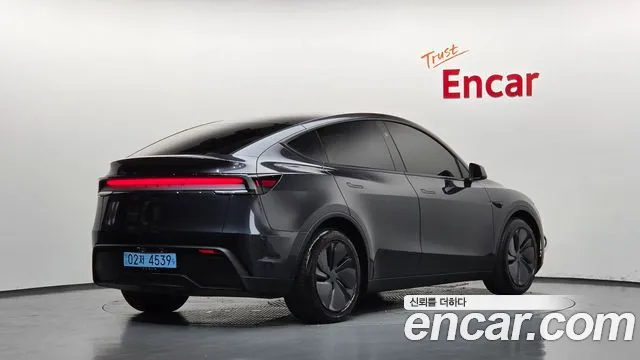 Фотография автомобиля — Tesla Model Y