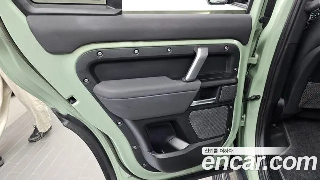 Land Rover Defender — Фото автомобиля 19