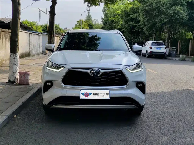 Toyota Highlander — Фото автомобиля 2