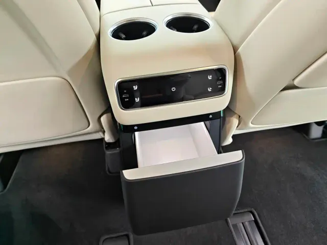 Li Auto MEGA — Фото автомобиля 14