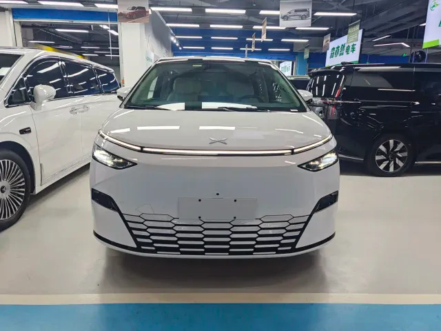 Xpeng X9 — Фото автомобиля 2